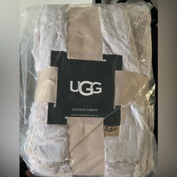 UGG Dawson Throw Blanket - Picture 1 of 2